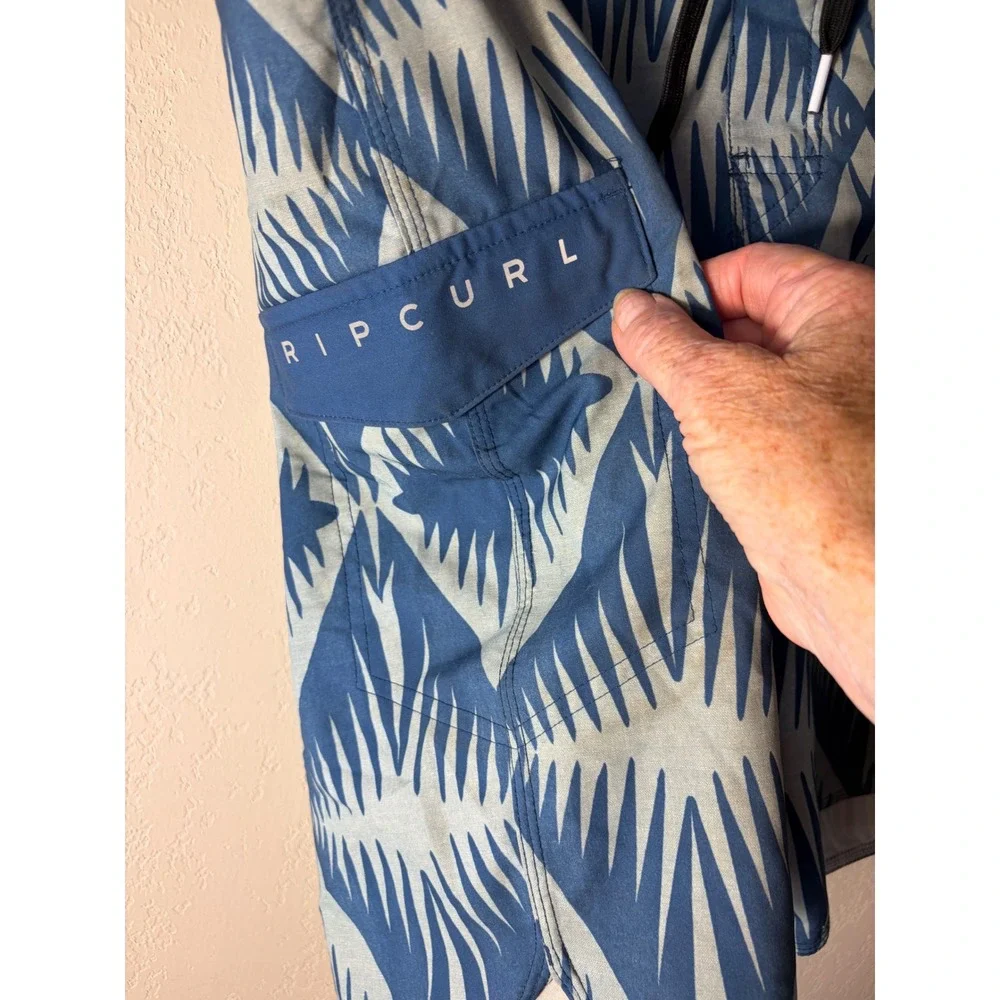 Rip Curl Mens Board Shorts Blue  Geometric Diamond Print Surf Swim Trunks Sz 32